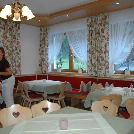 Konukevi Haus Alpina